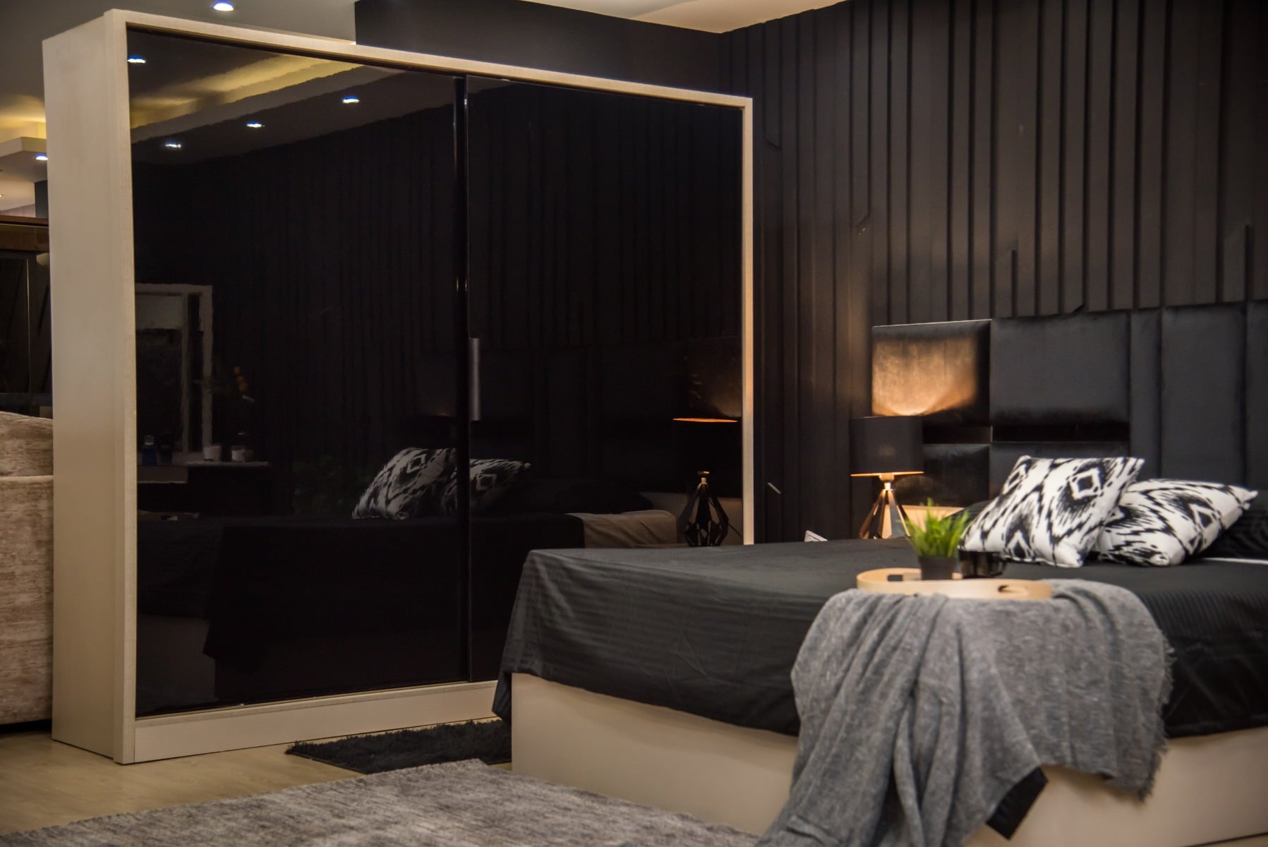 5-piece counter good wood bedroom set - beige and black