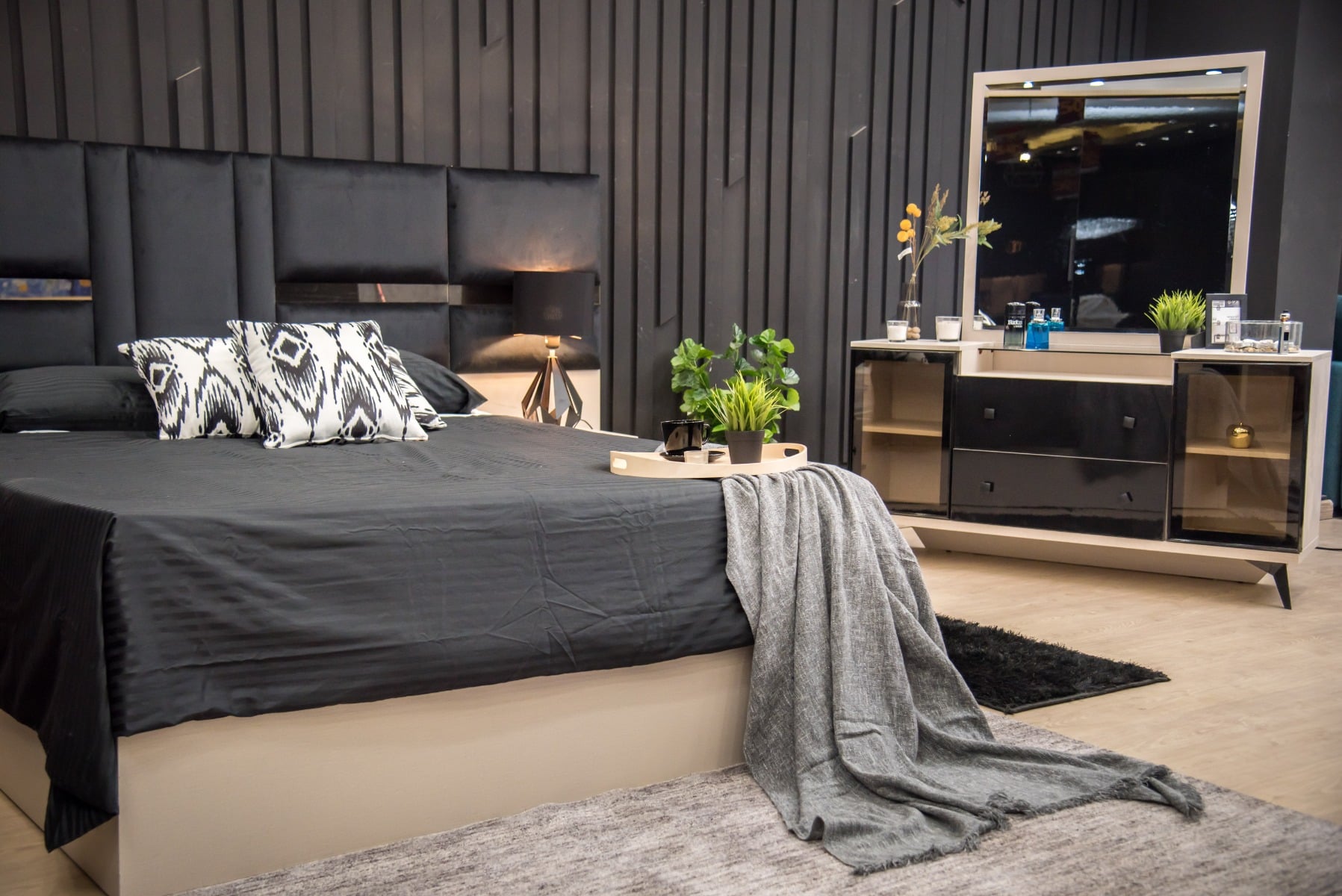 5-piece counter good wood bedroom set - beige and black