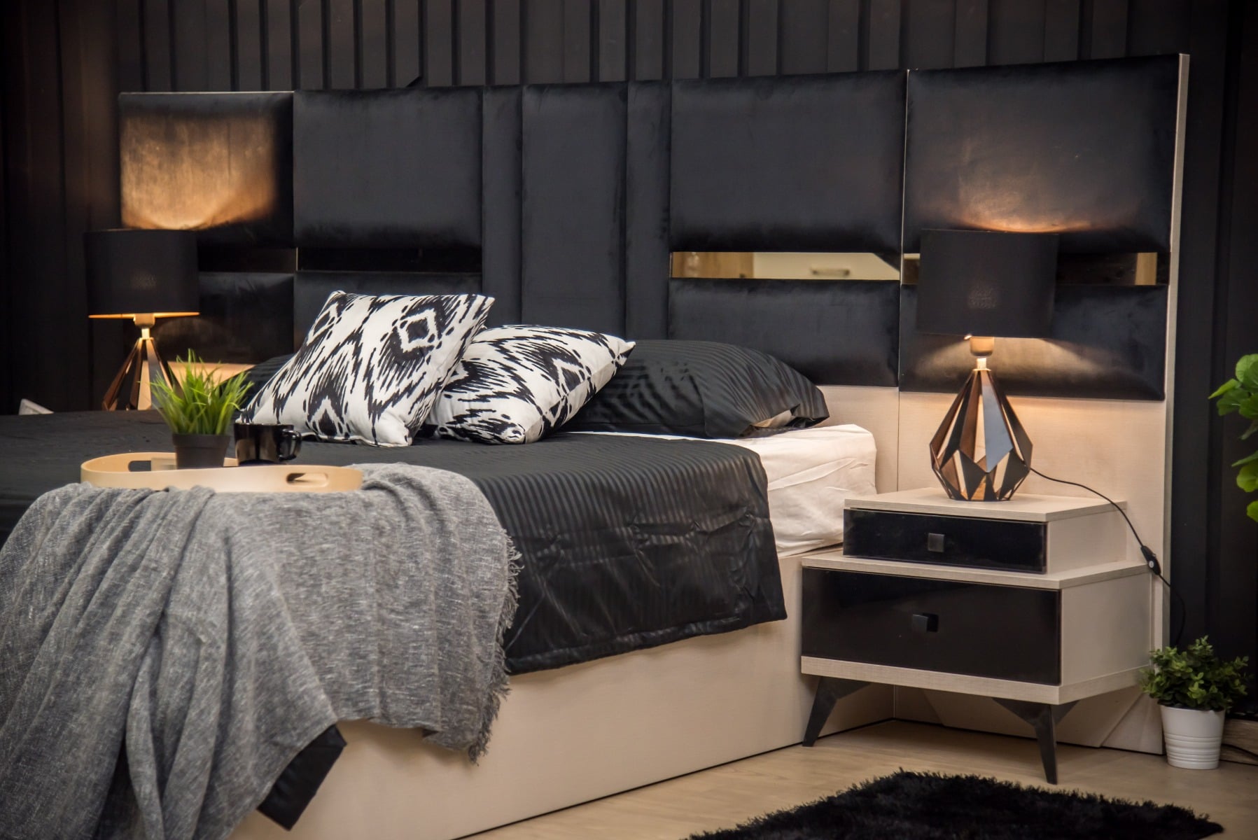 5-piece counter good wood bedroom set - beige and black