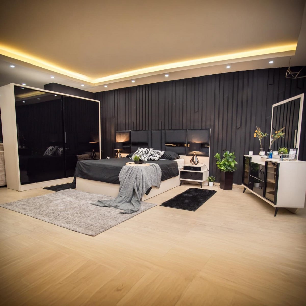 5-piece counter good wood bedroom set - beige and black